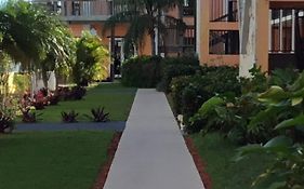 Running Mon Sunrise Resort & Marina